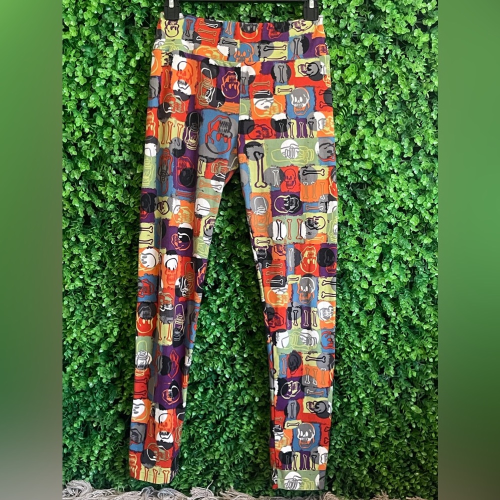 LuLaRoe One Size OS Leggings Multi Color Halloween Skulls & Bones Design